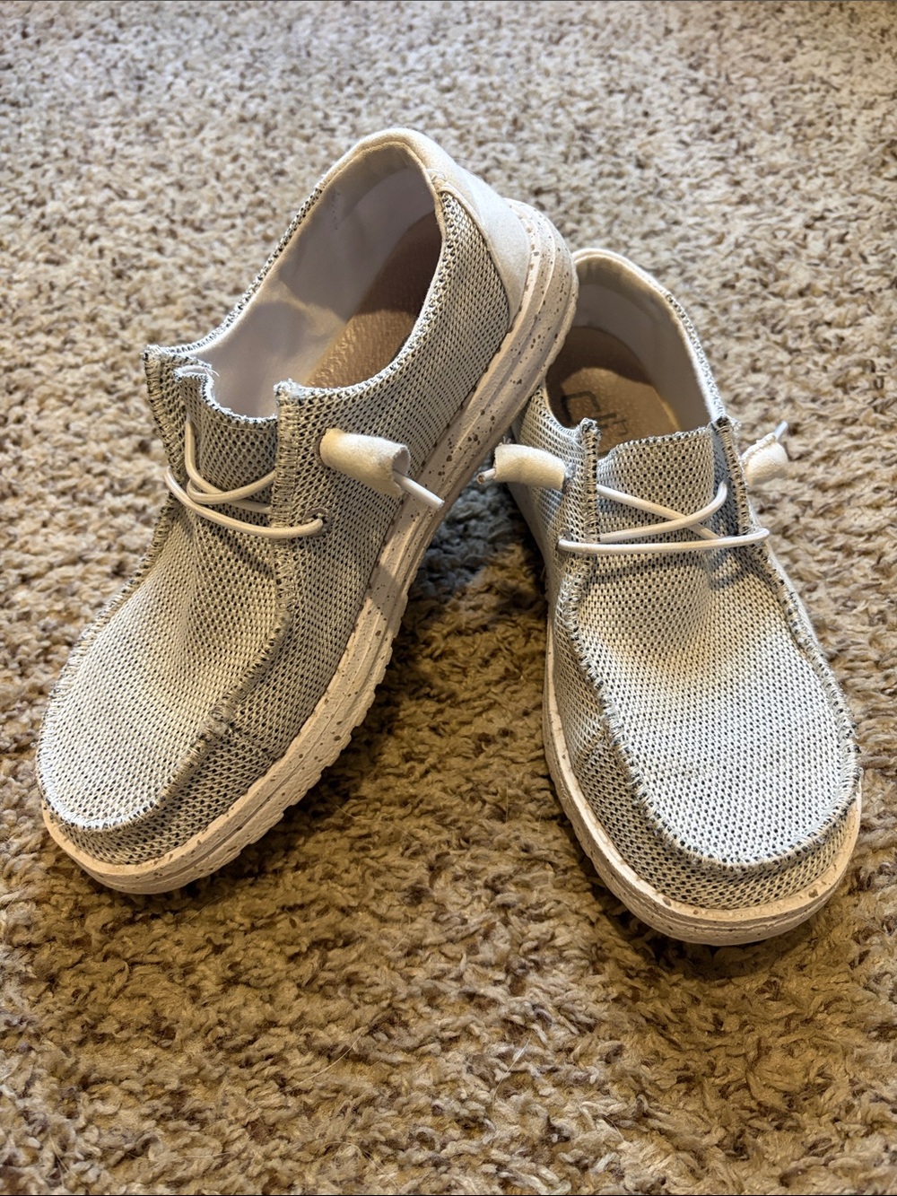 Women’s Casual Knit Slip-On Shoes - Light Grey and White 🤍🩶 size 7